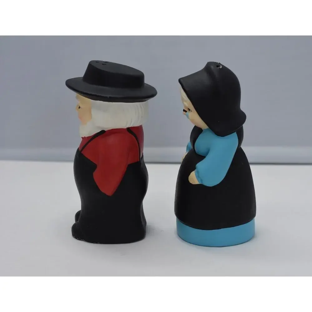 Vintage Amish Husband & Wife Farmers Hand painted Ceramic Salt & Pepper Shakers